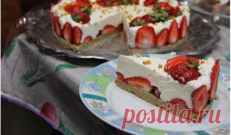 Торт- суфле " Халва и клубника" (без выпечки)