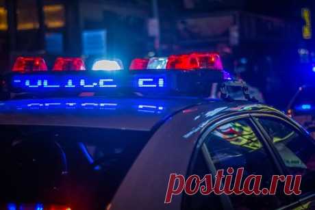 Полицейские годами склоняли девушек к сексу и бесследно исчезали. Больше 20 обманутых женщин, с которыми агенты вступали в близкие и интимные отношения, не сообщая о своем статусе, инициировали одно из самых масштабных разбирательств в истории современной британской полиции. Женщины считают себя пострадавшими от полицейского насилия и требуют компенсацию в коллективном иске.