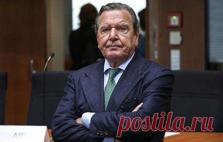 Шрёдер считает бессмысленной идею о захвате Крыма Украиной. По словам бывшего федерального канцлера ФРГ, "за исключением татарского меньшинства, регион является русским"