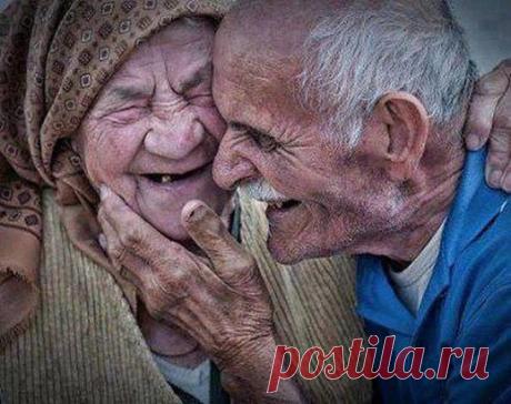 Они вместе уже 85 лет. Дай им Бог здоровья))
У Вас не хватает денег,чтобы помочь своим родителям? В нашем проекте,вам хватит на все! Регистрируйтесь!Не пожалеете!Все легально! Вся информация Здесь!