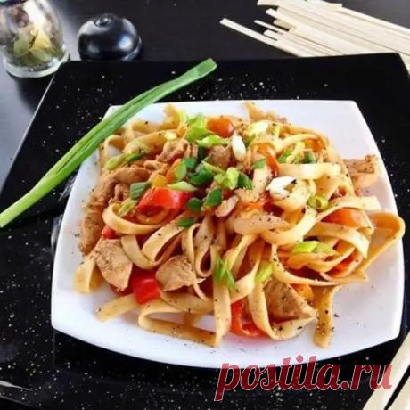 Удон с курицей и овощами: вкусное и яркое блюдо азиатской кухни - Скатерть-Самобранка - медиаплатформа МирТесен