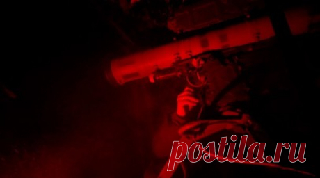 «Мы их настигли. Блиндаж развалили»: военные — об обстановке на Клещеевском направлении. Военкор RT Иван Полянский побывал в одной из самых горячих точек Клещеевского направления. Он показал работу военных и эвакуационной группы. Бойцы спецназа «Ахмат» ведут огонь по позициям ВСУ. С помощью БПЛА военнослужащие выявляют противника и корректируют работу своих подразделений. Если бойцов ранили, отряд эвакуации приходит к пострадавшим на помощь и доставляет в безопасное место для оказания…