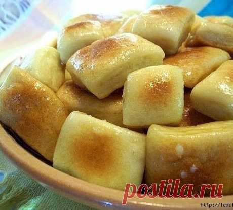 Пампушки на кефире с чесночным саламуром