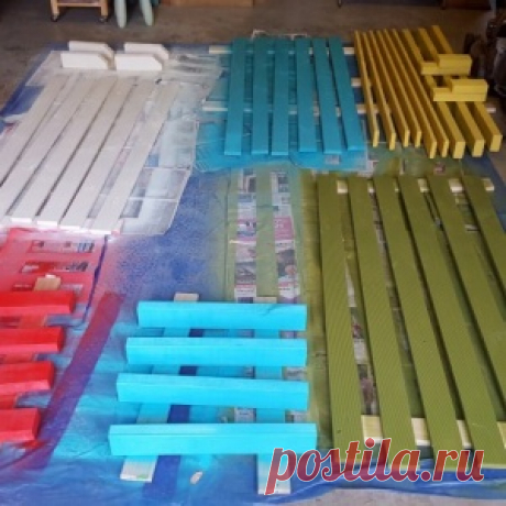 Он покрасил доски во все цвета радуги, чтобы сделать это чудо из об...