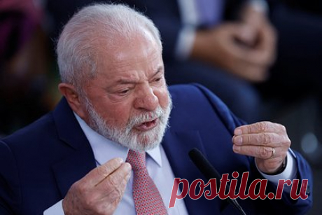 Президент Бразилии поддержал расширение БРИКС. Президент Бразилии Луис Инасиу Лула да Силва поддержал расширение объединения Бразилии, России, Индии, Китая и ЮАР (БРИКС). Бразильский лидер подчеркнул, что БРИКС не хочет противопоставлять себя объединениям стран G7 и G20, а создать эффективный блок для взаимодействия развивающихся государств.