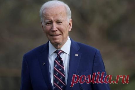 В сети появилось видео инструктажа Байдена. Журналисты записали на видео подробный инструктаж президента США Джо Байдена перед его выступлением на предприятии по производству полупроводников в Северной Каролине.