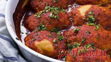 Куриные котлеты в томатном соусе.