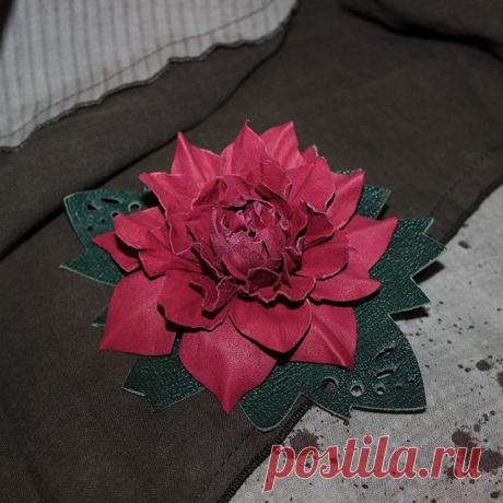 #brosh##qorbonet_beshm_nafac👭💗💘💝💚💛💜💞💓💟💕💖👍👄👅💋💙 #rose #jewelryblogger #jewerly #indiedesigner #instalabs #ooak #yurionice #healthylifestyle #hendmadejewelry #northwestisbest