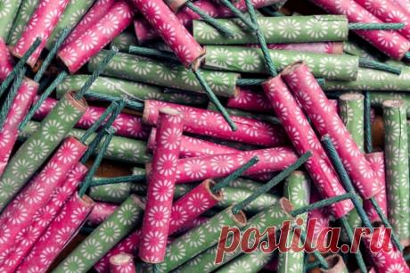 Фейерверки и их последствия. Эксперт рассказал о правилах запуска салютов. Какой же Новый год без фейерверков и бенгальских огней? Важно лишь помнить, что пиротехника требует аккуратного и ответственного обращения. Иначе не миновать беды.