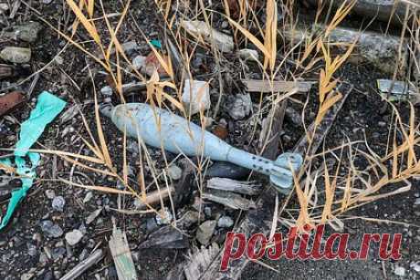 В Запорожье заявили об обстреле Васильевки со стороны ВСУ. Председатель движения «Мы вместе с Россией» Владимир Рогов заявил об обстреле города Васильевка в Запорожской области со стороны Вооруженных сил Украины (ВСУ) По его словам, произошло шесть «прилетов» из артиллерии калибра 155 мм. Рогов сообщил, что снаряды попали по жилым домам, однако обошлось без жертв.