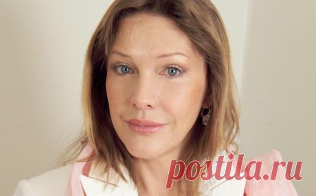 Елену Проклову после инсульта перевели из реанимации в палату. Актриса Елена Проклова, которая попала в больницу с инсультом, переведена из реанимации в палату, сообщили ее коллеги агентству «РИА Новости».