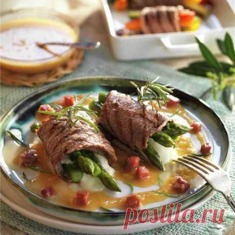 Мясные рулеты со спаржей и моцареллой