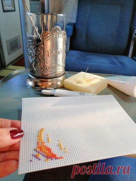 Вышивка на пластиковой канве - тестирую клеевой фетр для задника | ЗаТВОРница | Яндекс Дзен