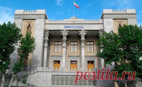 Посольство сочло дружественной атмосферу на вызове дипломата в МИД Ирана. Временного поверенного России вызвали в иранский МИД, чтобы выразить ему протест из-за поддержки Москвой заявления по поводу спорных с ОАЭ островов. Тегеран попросил передать в Москву его позицию, сказали в посольстве