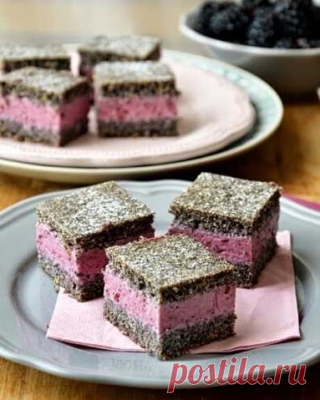 Йогуртовый торт с маком и ежевичным муссом