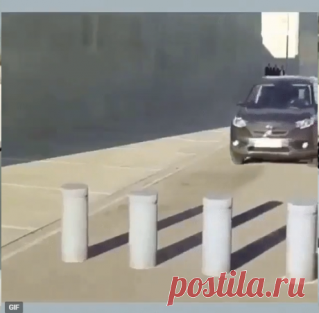 Классно нарисовали. Молодцы ребята! Вот это иллюзия! Браво уличным художникам!