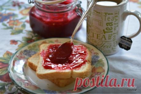 Клюквенный соус. Ингредиенты: апельсиновый сок, сахар, вода | Официальный сайт кулинарных рецептов Юлии Высоцкой