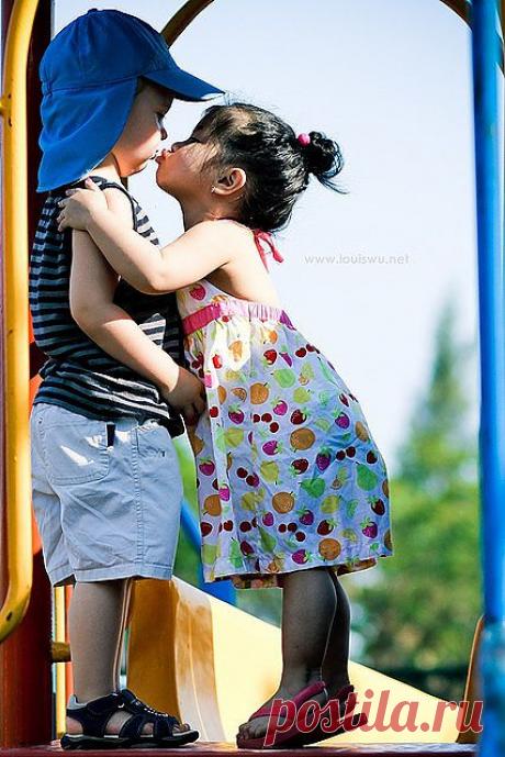 Поцелуй из детства.