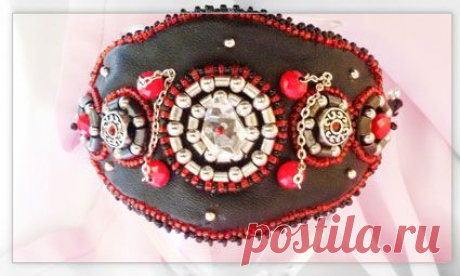 Яркий, оригинальный браслет