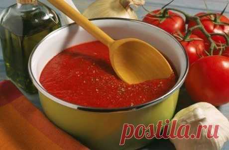 Соус из помидоров
Я предлагаю вам рецепт универсального соуса из помидор. Всего за пол часа вы можете приготовить вкусный соус, который подойдет для огромного количества блюд. Такой соус должен быть в арсенале каждой хозяйки.
Ингредиенты:
Помидоры 500 г
Чеснок 3−4 зубчика
Кориандр 1 пучок
Орегано 3 веточки
Базилик 3 веточки
Мята 3−4 листочка
Аджика 1 чайная ложка или острый перец 2 стручка
Соль по вкусу
Готовим соус из помидоров
Для того, что бы соус был вкусным и одно...