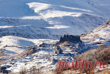 Ամբերդը ձմռանը...💔
Բարի լու՜յս...ԽԱՂԱՂ կիրակի ամենքիս ✝️🙏
Վահրամ Պահլավունու կառուցած եկեղեցին (11-րդ. դ. սկիզբ)։
Միջնադարյան Հայաստանում ձմռանը պատերազմները դադարում էին։
(Լսնկ.՝ Սուրեն Մանվելյան)