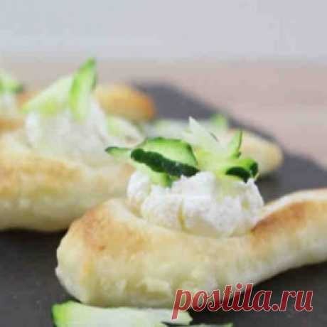 Заверните ложки в слоеное тесто и испеките... Таких тарталеток ваши гости еще не видели — удивите их!