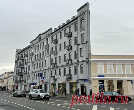 2025--СТАРАЯ МОСКВА ПОСЛЕ РЕСТАВРАЦИИ - Марксистская ‒ Пролетарская: достопримечательности Таганского. Первая в Москве неоновая вывеска, 300-летний дуб и градостроительная оптическая иллюзия ‒ прогуляемся по Таганскому району-ПЛОСКИЙ ДОМ.