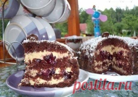 Торт "Пьяная вишня под карамельным соусом".