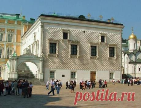 Грановитая палата Московского Кремля - одно из самых древних гражданских зданий в Москве.