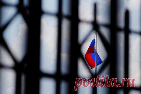Россия назвала заявления США «переворачиванием фактов с ног на голову». Посольство РФ в Вашингтоне назвало заявление представителей американской администрации о вызванном Россией кризисе безопасности «переворачиванием фактов». Там также процитировали заявление первого замгоссекретаря Уэнди Шерман о том, что необходим ответ на «созданный Россией кризис безопасности».