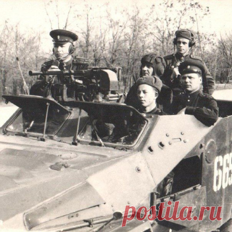 Для нашей семьи День Победы святой день...Брат отца Иван Ковалев погиб на Курской битве..Отец молоденьким лейтенантом застал конец войны на Дальнем Востоке...Орден Красной Звезды и медаль"За отвагу"...Значит достойно служил Родине..А всего 17 орденов и медалей...С Праздником друзья!!!