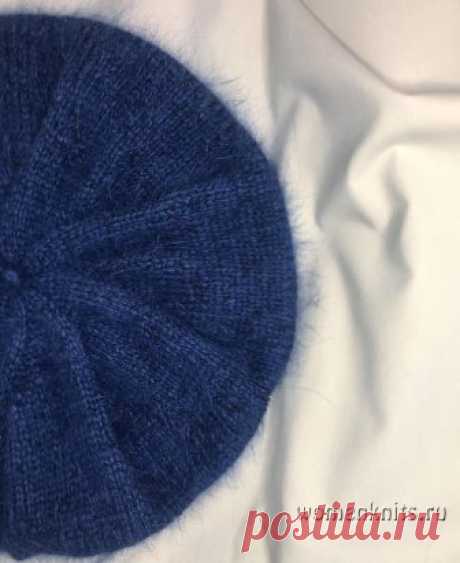 Берет лицевой гладью спицами
Описание: https://womanknits.ru/vyazanie-dlya-zhenshchin/shapki-berety/beret-litsevoj-gladyu-spicami