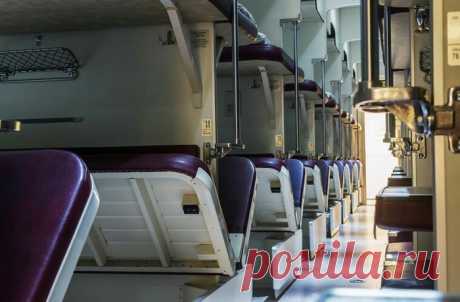 Что должен и на что имеет право пассажир поезда 
 
Кто имеет преимущество на размещение багажа под полкой, можно ли делать селфи на фоне вокзала и как провезти в поезде домашнего питомца.Место: согласно купленному билету
Нижняя полка п…