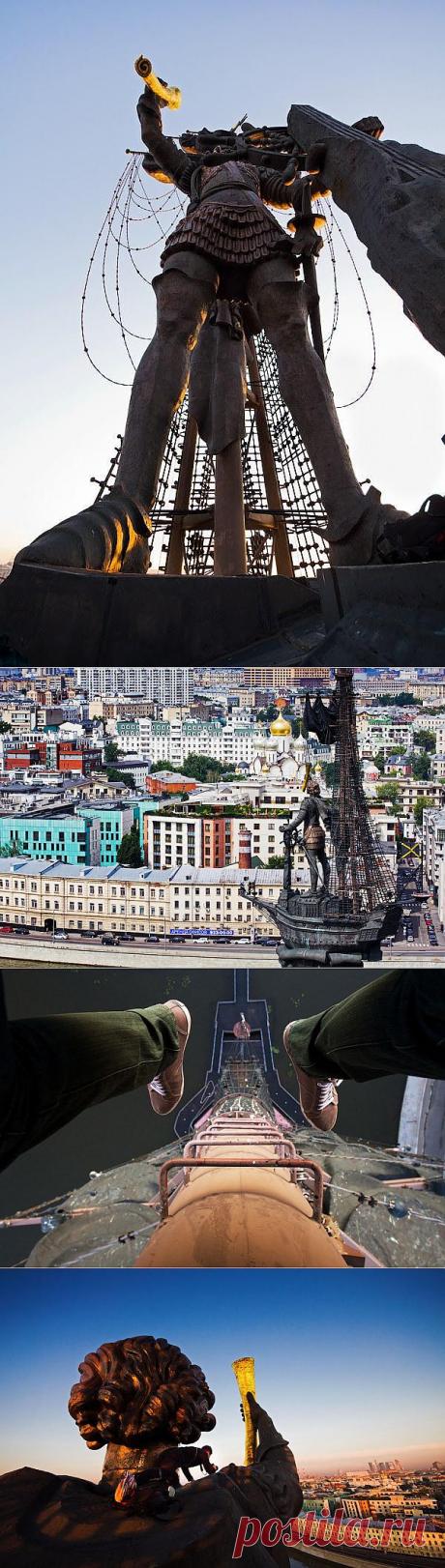 Рассвет над Москвой с памятника Петру I.