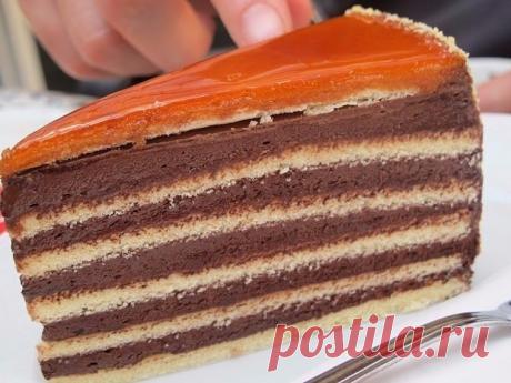 ТОРТЫ ОТ КОТОРЫХ ТЫ СОЙДЁШЬ С УМА
Просто таят во рту...
1. Сметанный торт «Быстрый»
ИНГРЕДИЕНТЫ:
● Сметана – 200 г.;
● маргарин - 100 г.;
● сода – 1/2 ч. ложки;
● сахар – 1/2 стакана;
● мука – 2-2,5 стаканов.
...