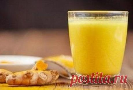 Молоко с куркумой улучшает самочувствие и омолаживает Приготовить самостоятельно молоко с куркумой просто: в стакан с молоком нужно добавить одну чайную ложку куркумы. Данный напиток обладает целым спектром полезных свойств, улучшающих самочувствие и омо…