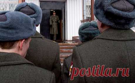 Военным второй раз с 2012 года повысят оклады больше, чем чиновникам. Размер индексации довольствия военнослужащих в 2023 году запланирован на уровне 10,5%, что почти в два раза превысит индексацию зарплат чиновников. Расходы федерального бюджета на силовой блок в следующем году вырастут на 22%