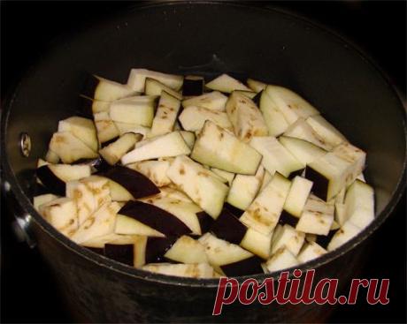 Салат из баклажан
Для приготовления блюда Салат из баклажан необходимы следующие ингредиенты: баклажаны 400 гр, свежая зелень (петрушка, укроп, кинза, базилик) 200 гр , репчатый лук 1 небольшая головка, растительное масло, лимонный сок, соль на пробу.