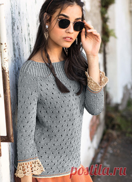 Джемпер с кружевной отделкой рукавов
Джемпер покроя реглан привлекает внимание контрастными оборками, связанными крючком, которые типичны для стиля бохо.
Журнал «Сабрина» № 3/2018