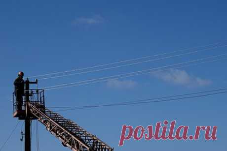 На Украине предупредили о тяжелой зиме. В этом году на Украине будет более тяжелая зима по сравнению с предыдущей. Это произойдет из-за ракетных ударов по энергетической инфраструктуре, предупредил глава энергетического холдинга ДТЭК Максим Тимченко. По его словам, системы противовоздушной обороны могут не справляться со всеми ракетными обстрелами.