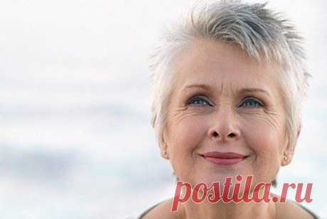 Всё нужно пережить на этом свете, Всё нужно испытать и оценить… Несчастье, боль, измену, горе, сплетни — Всё нужно через сердце пропустить. И лишь тогда, вставая на рассвете, Вы сможете смеяться и любить…