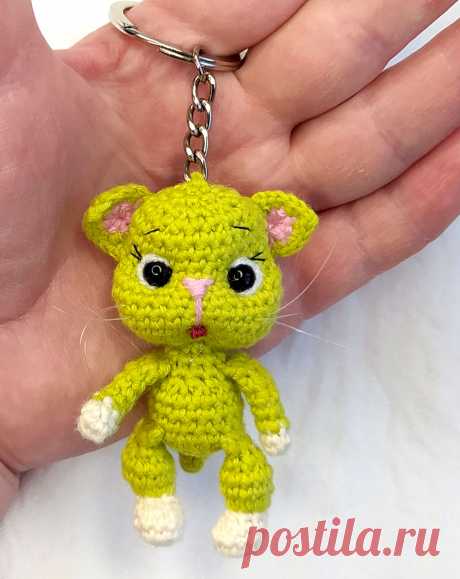 PDF Котик-авокадик крючком. FREE crochet pattern; Аmigurumi toy patterns. Амигуруми схемы и описания на русском. Вязаные игрушки и поделки своими руками #amimore - маленький котик из обычной пряжи, котёнок, кот, кошечка, кошка.