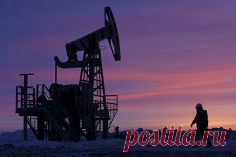 В России ускорят выплату денег нефтяным компаниям. Корректировка топливного демпфера для увеличения выплат нефтяным компаниям произойдет раньше, чем предполагалось. Новые параметры могут вступить в силу с 1 апреля, а не с июля, как планировали еще в январе. По данным источников, законопроект уже готов, внесут в Госдуму его на следующей неделе.