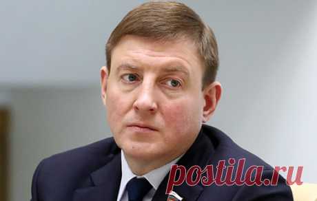 Турчак: Россия должна поддержать ДНР и ЛНР поставками отдельных видов вооружений. По словам первого вице-спикера Совфеда, "Единая Россия" с огромной тревогой относится к "накачиванию Украины западным летальным оружием"