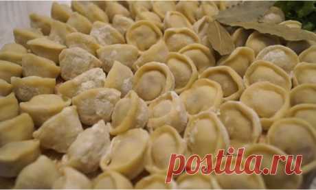 Спасибо соседке за подсказку.
Пельмени теперь у меня не лопаются во время варки, а тесто тонкое и эластичное (делюсь рецептом)