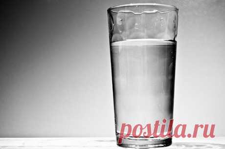 просто невероятно! Выпивай 4 стакана воды после пробуждения. Что из этого выйдет — просто невероятно! | Узнал сам - расскажи другому.