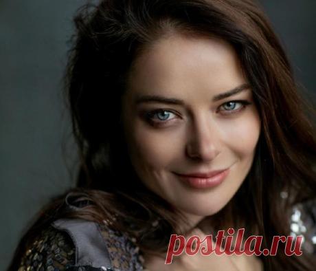 Марина Александрова в нежном образе: новое фото актрисы вызвало восхищение фанатов