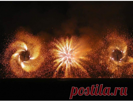 Фонтаны стартовые Фонтаны стартовые - это различные вращающиеся фигуры из цветных фонтанов. Для создания так называемой пиротехнической вертушк