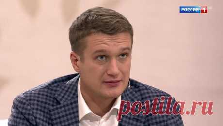 Анатолий Руденко рассказал, почему не сложилось с Арнтгольц и Поверенновой В "Судьбе человека" Анатолий Руденко признается, что поначалу актером себя не видел, но мама — актриса Любовь Руденко — заманила его в театральный хитростью, и честно рассказывает о том, почему не сложились в супружеский союз его отношения с Татьяной Арнтгольц и Дарьей Поверенновой?