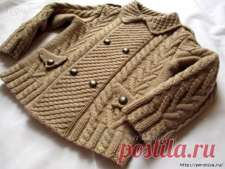 Стильный жакет *Денди* для мальчика связанный спицами